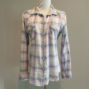 AE Vintage Boyfriend Soft Snap Front Top M
